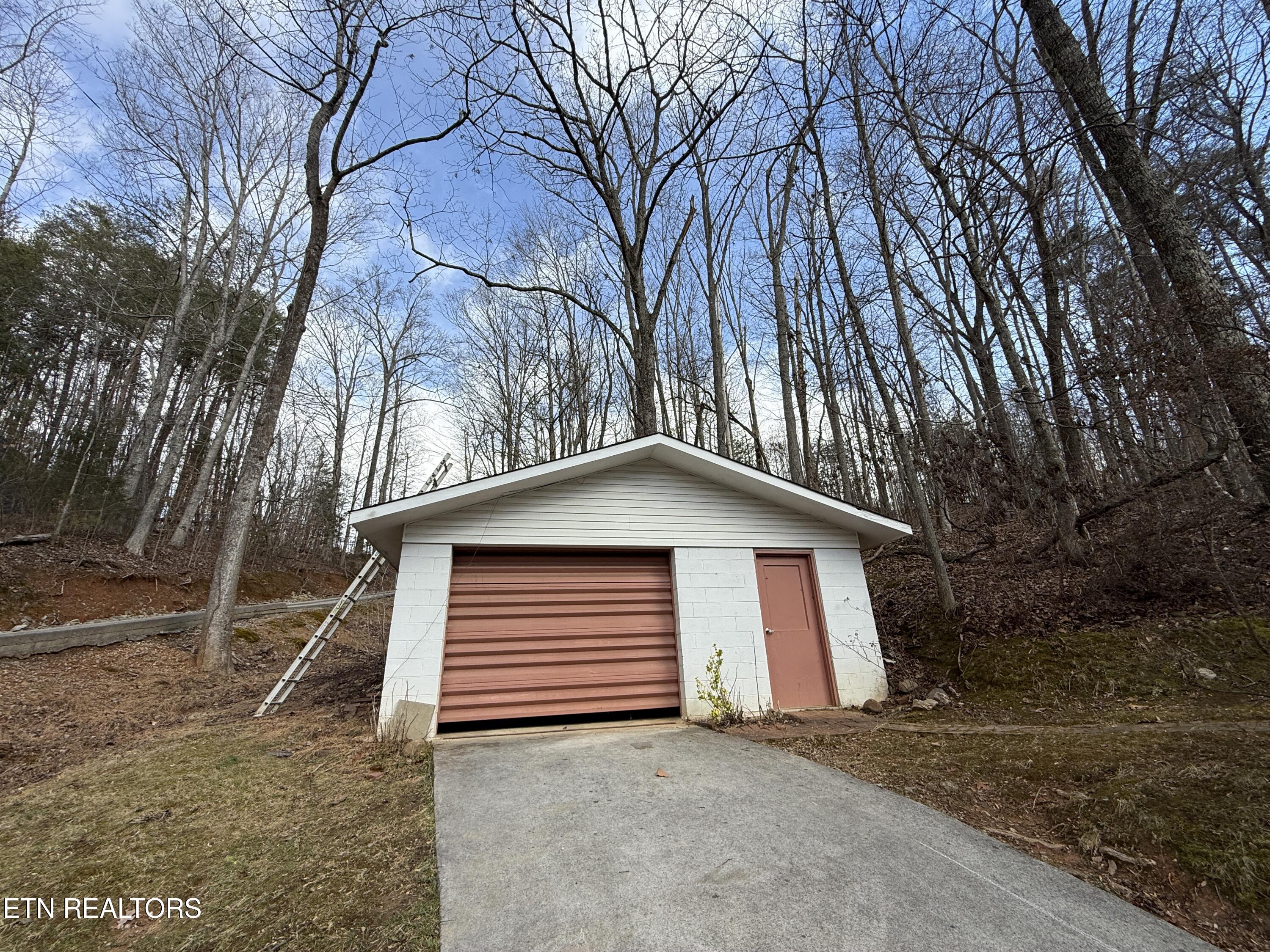 157 Ivanhoe Road Clinton, TN 37716 - Photo 8 of 46 4_10