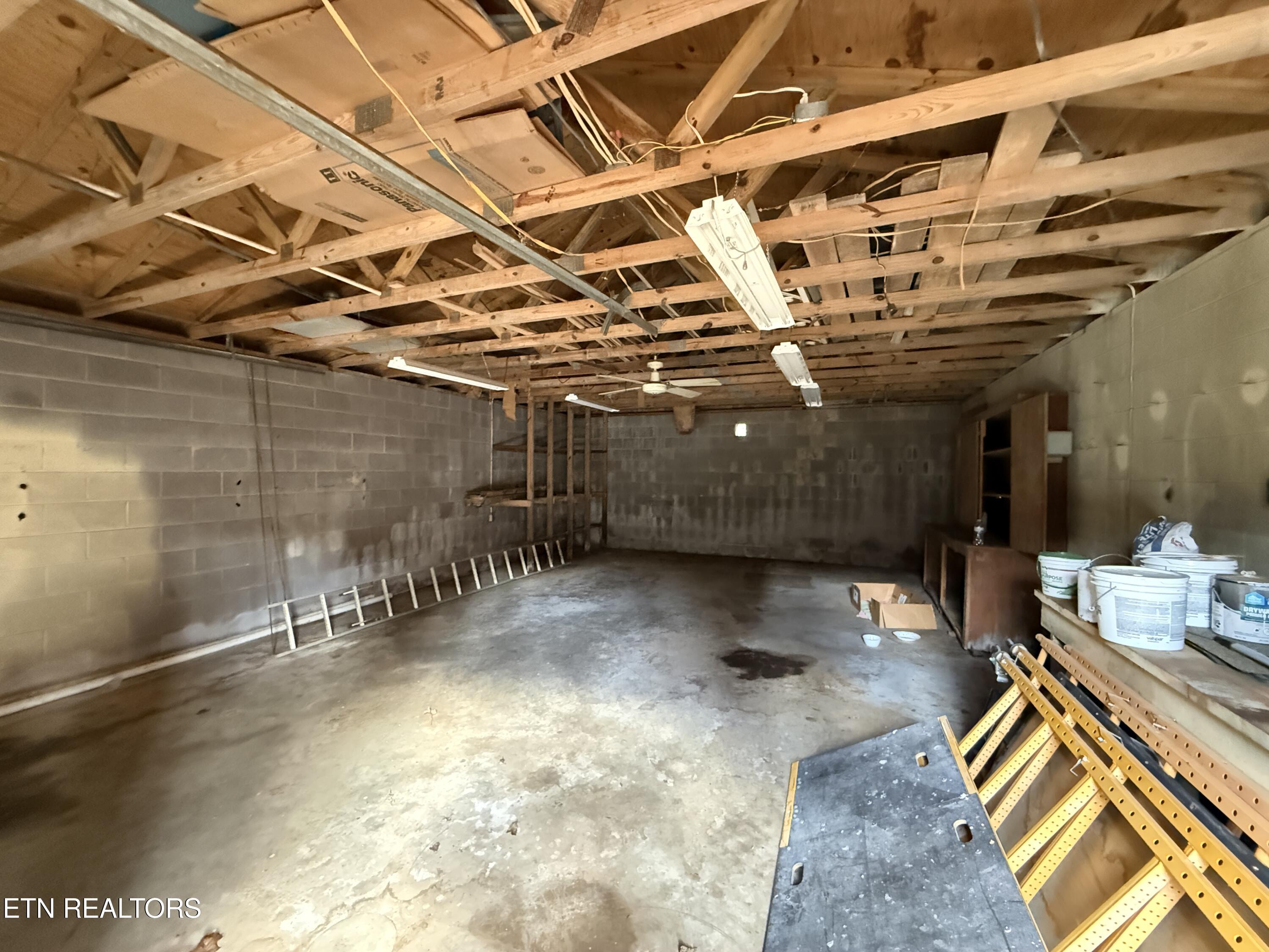 157 Ivanhoe Road Clinton, TN 37716 - Photo 9 of 46 4_11