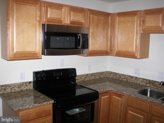 13106 Kumar Road Woodbridge, VA 22193 - Photo 14 of 26 Kitchen