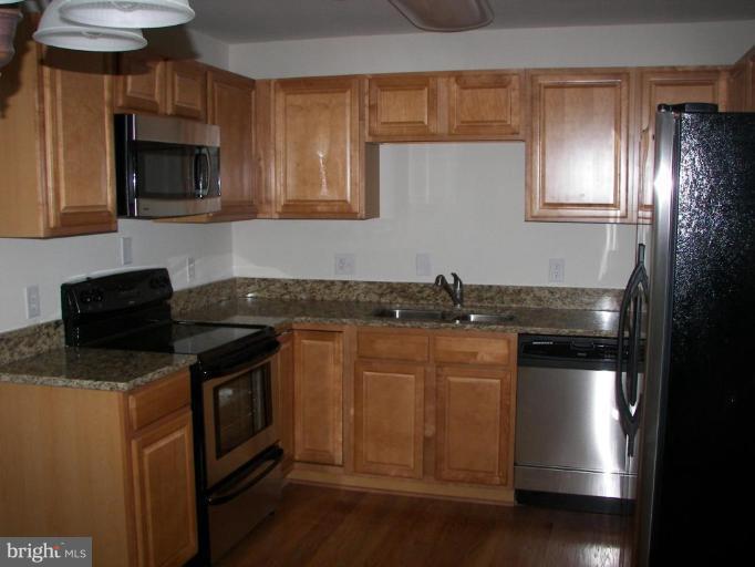 13106 Kumar Road Woodbridge, VA 22193 - Photo 16 of 26 Kitchen #3