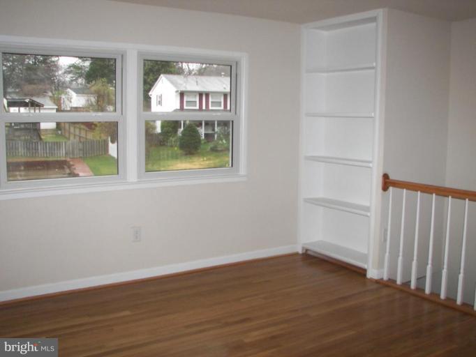 13106 Kumar Road Woodbridge, VA 22193 - Photo 18 of 26 Living Room