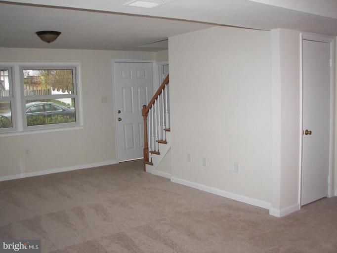 13106 Kumar Road Woodbridge, VA 22193 - Photo 23 of 26 Entrance / Foyer