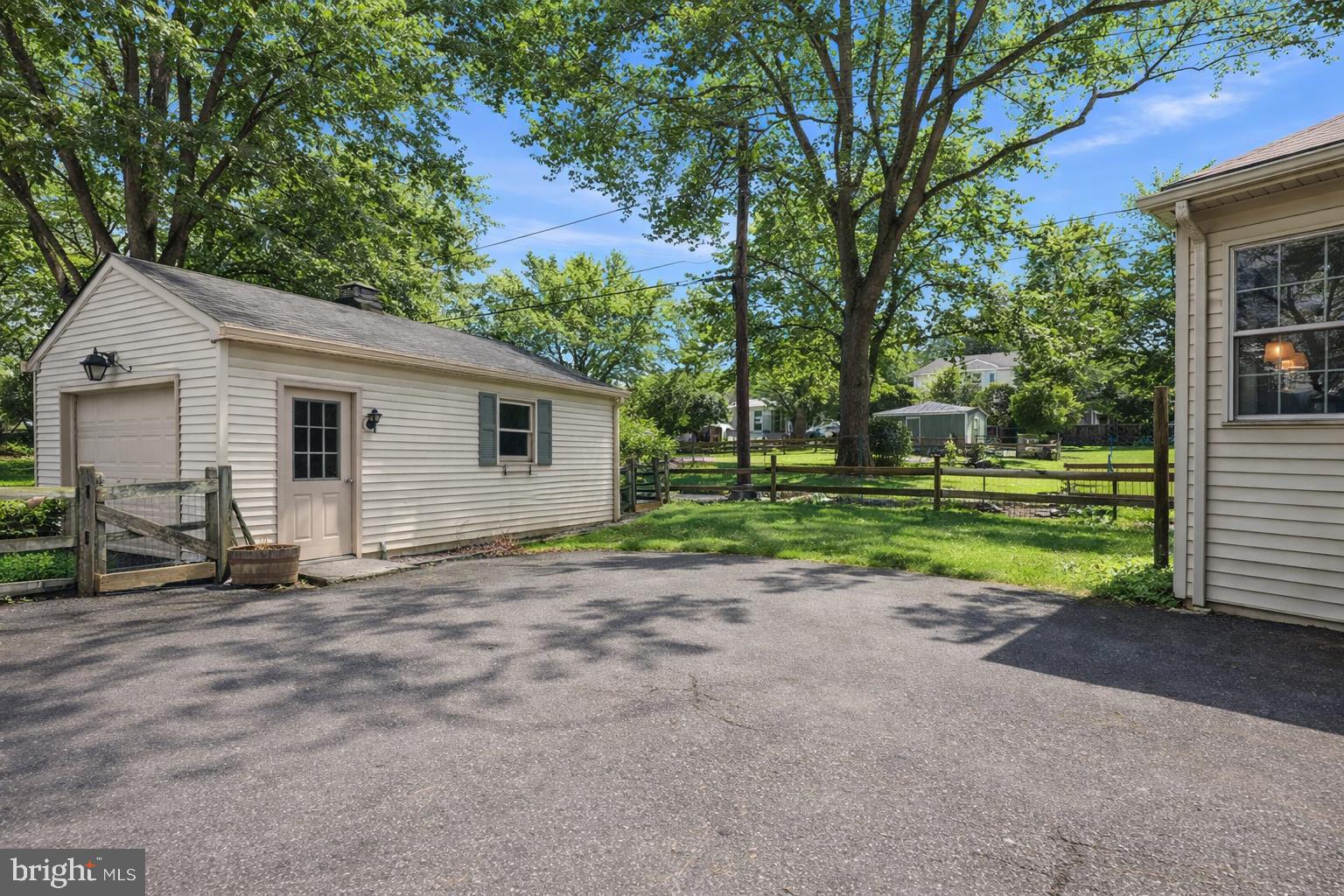 216 Heatherwood Road Glenside, PA 19038 - Photo 25 of 27 Detached Garage Side view