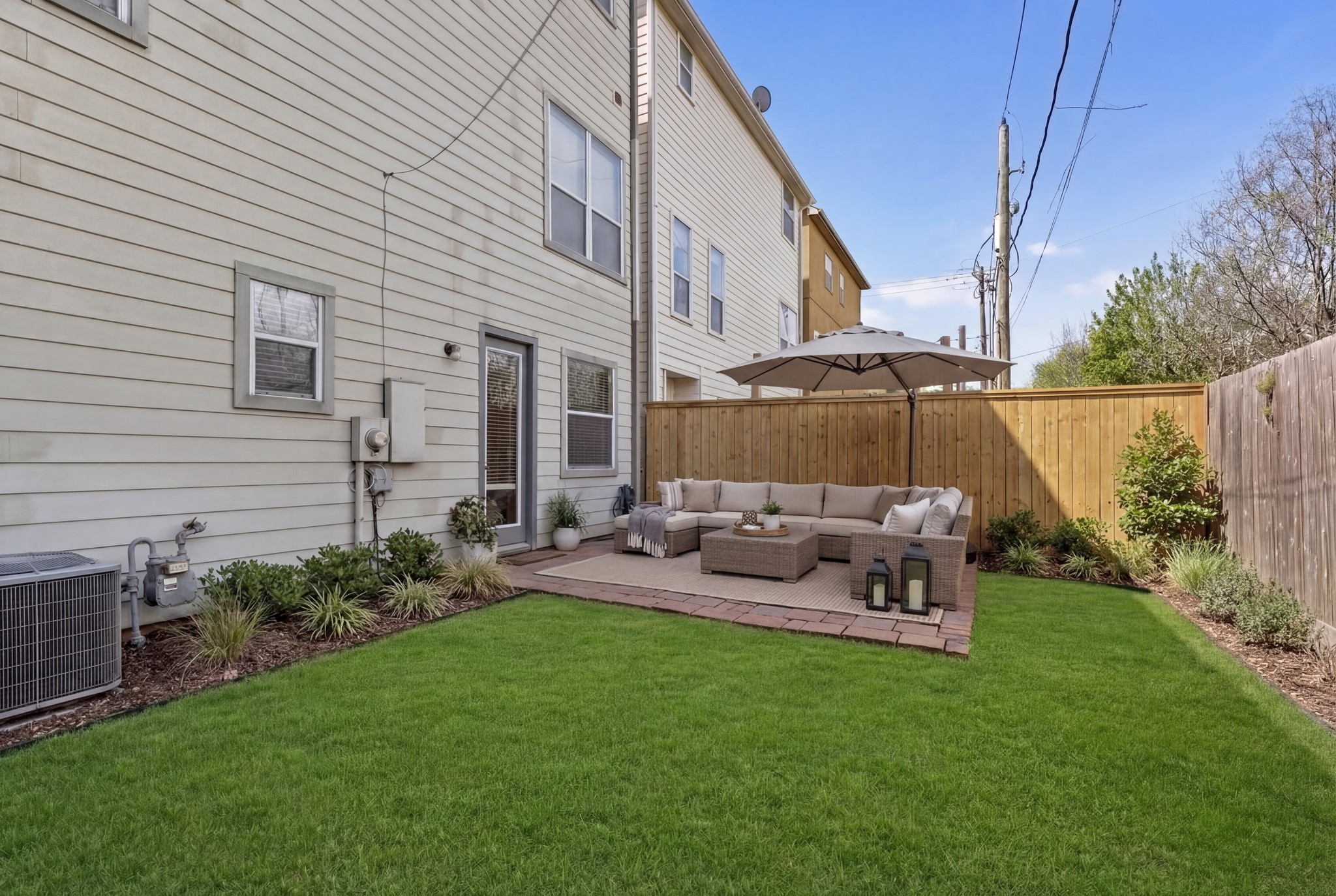 2830 Sherwin Street Houston, TX 77007 - Photo 24 of 26 Check out this LARGE AND RARE private yard! Brick paver patio and plenty green space perfect for pets, play and entertaining. *This photo is virtually staged*