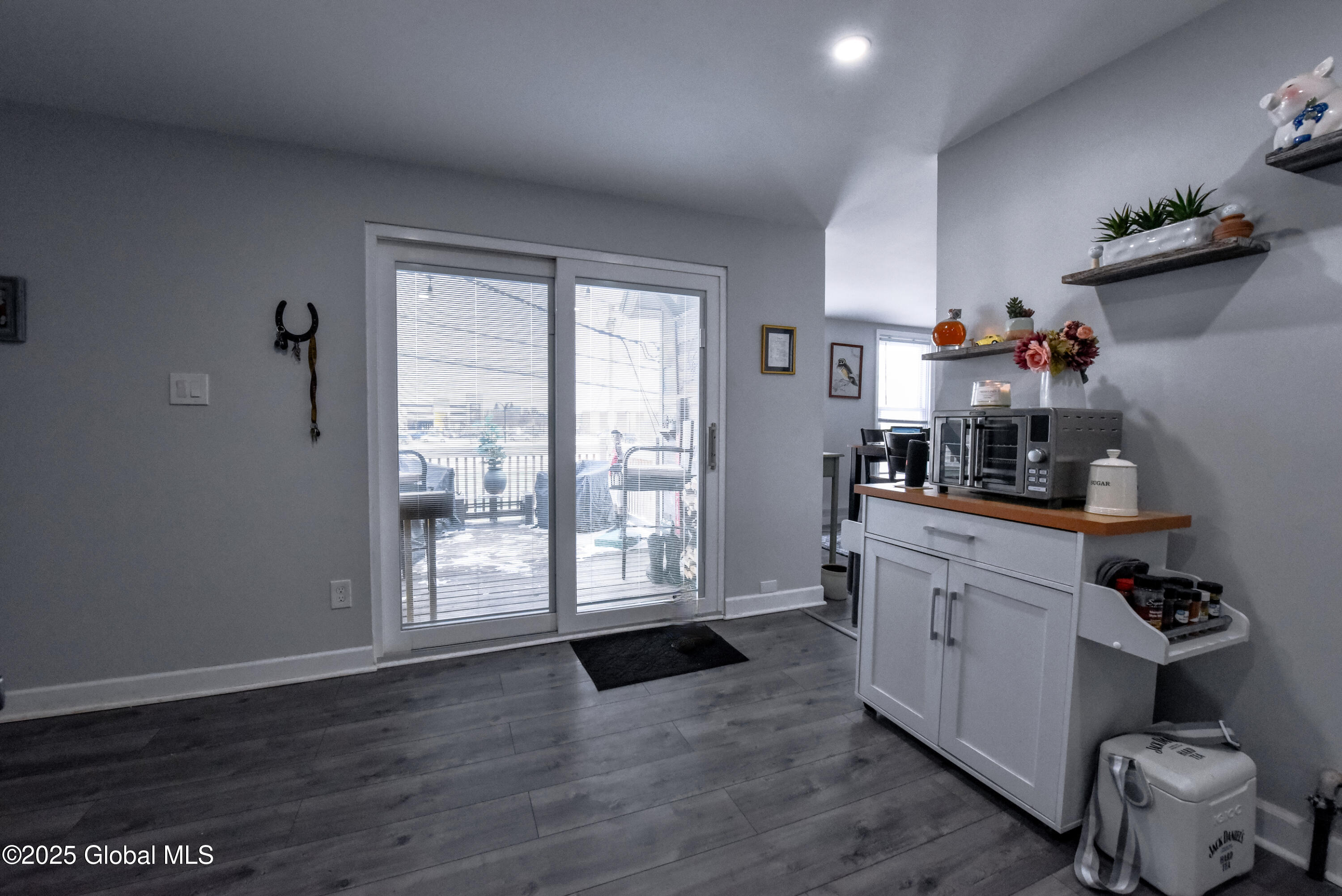 321 Front Street Schenectady, NY 12305 - Photo 15 of 47 18