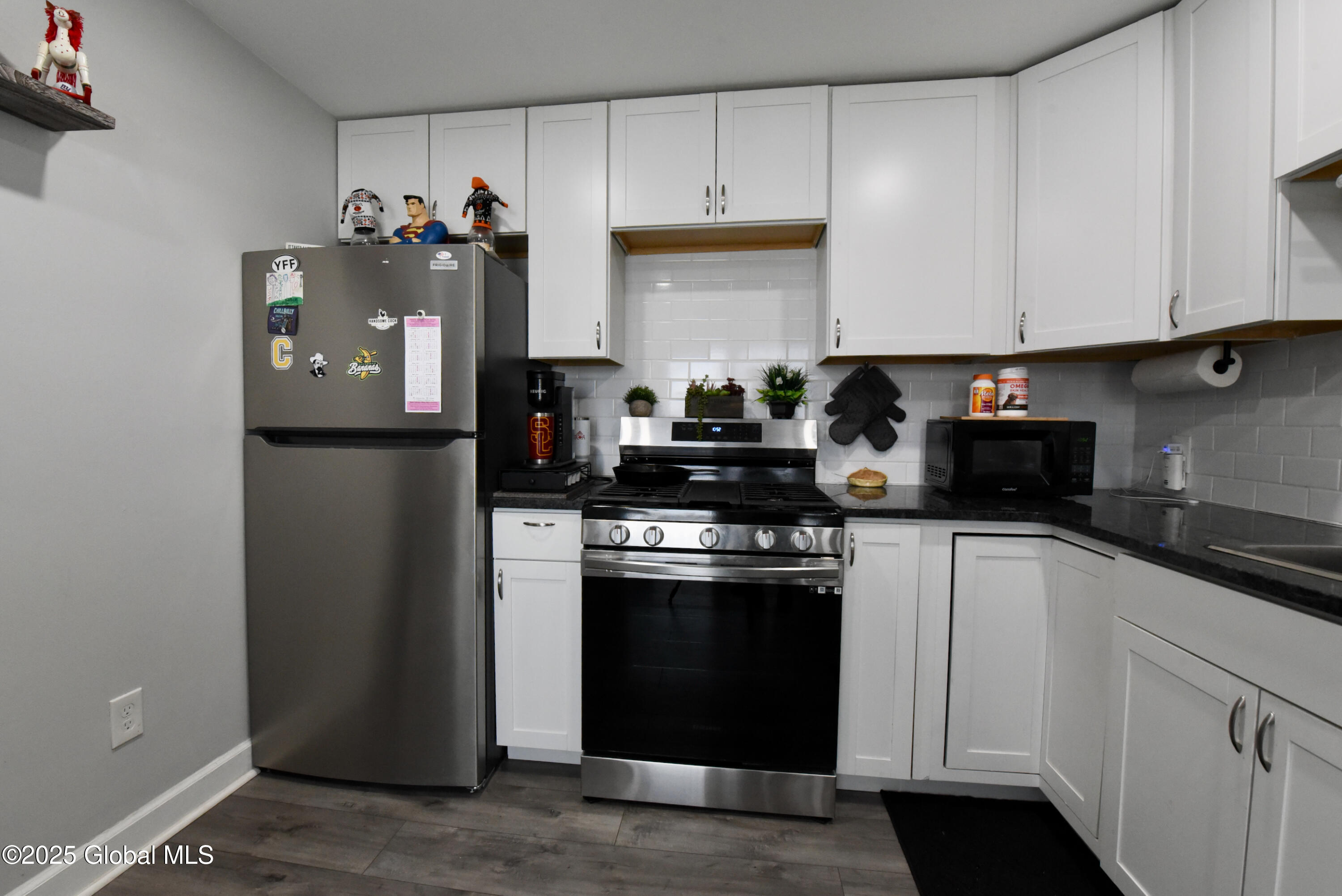 321 Front Street Schenectady, NY 12305 - Photo 3 of 47 15