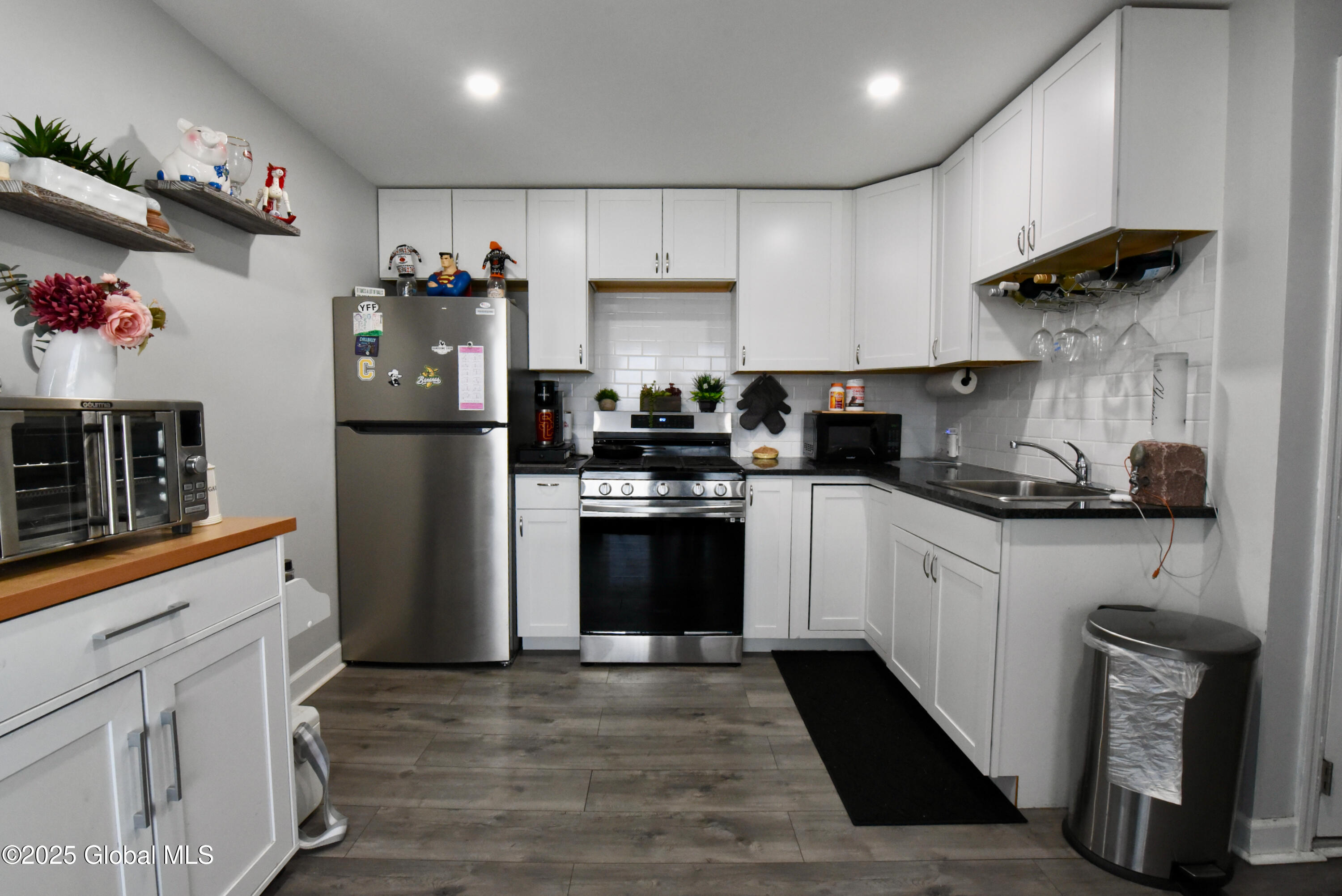 321 Front Street Schenectady, NY 12305 - Photo 4 of 47 14