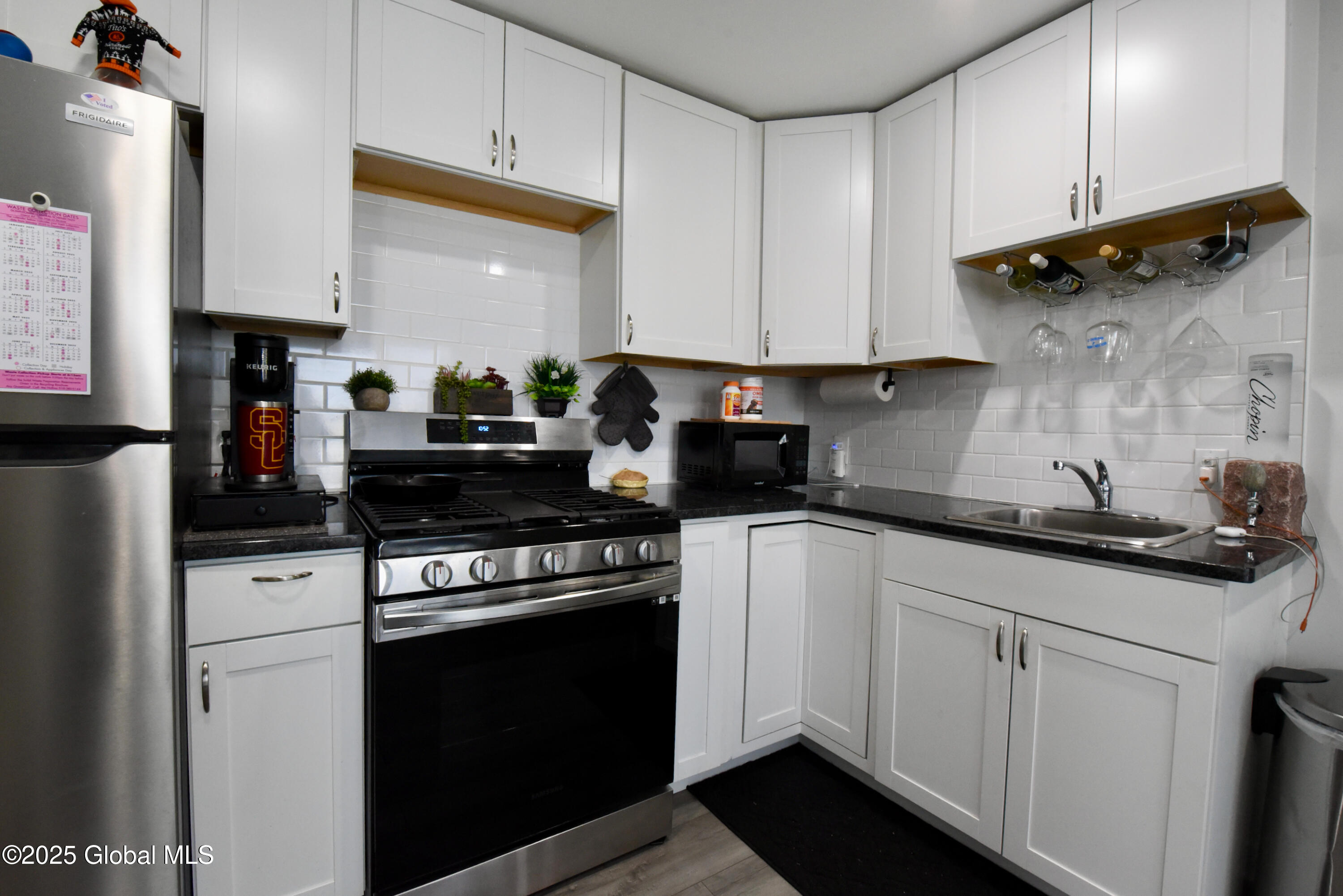 321 Front Street Schenectady, NY 12305 - Photo 6 of 47 17