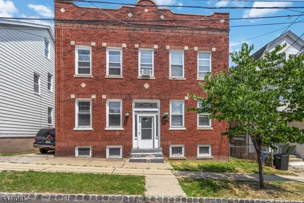 $999,969 | 20 Monroe Place, Montclair, NJ 07042