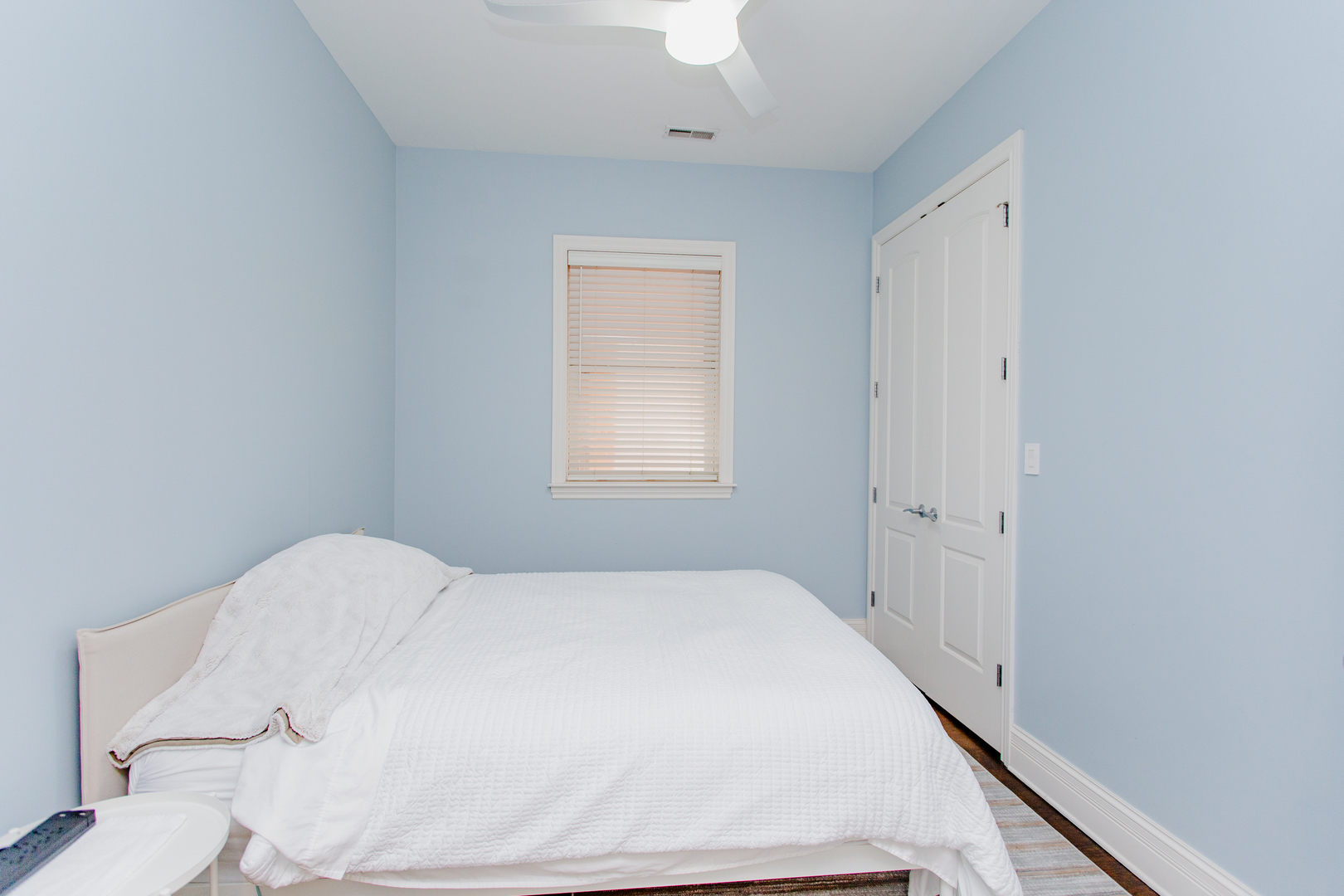 1238 West Jackson Boulevard, Unit 3W Chicago, IL 60607 - Photo 13 of 23 a bedroom with a bed and a window