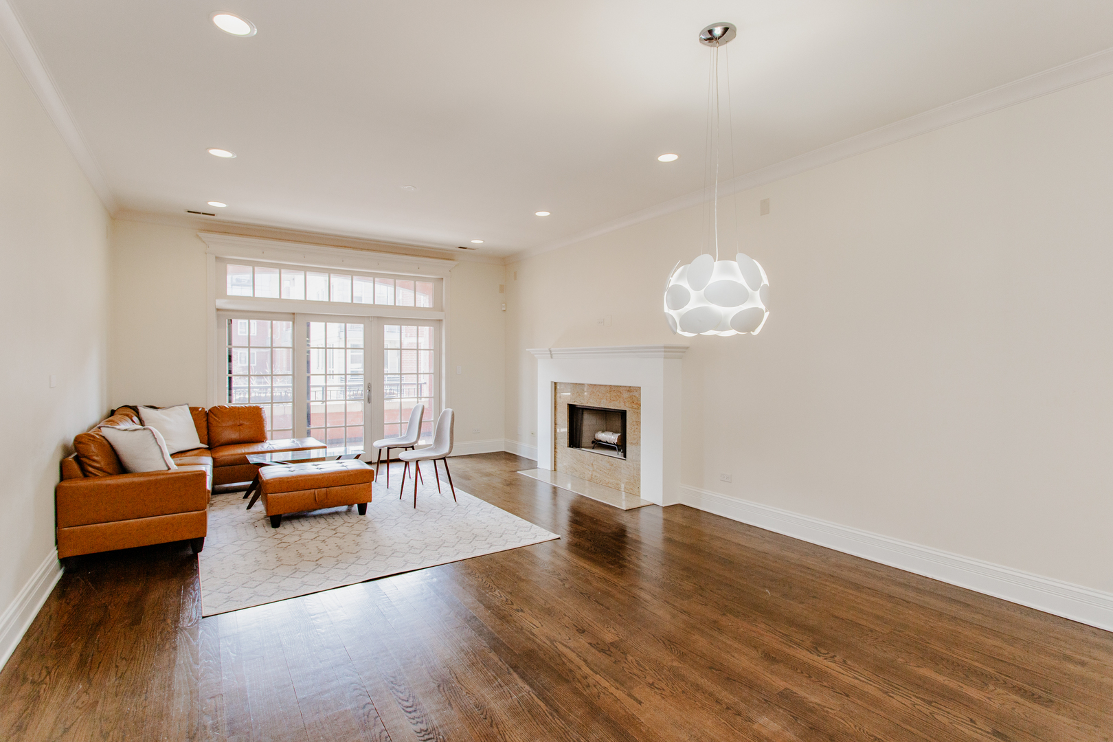 1238 West Jackson Boulevard, Unit 3W Chicago, IL 60607 - Photo 5 of 23 a living room with furniture and a fireplace