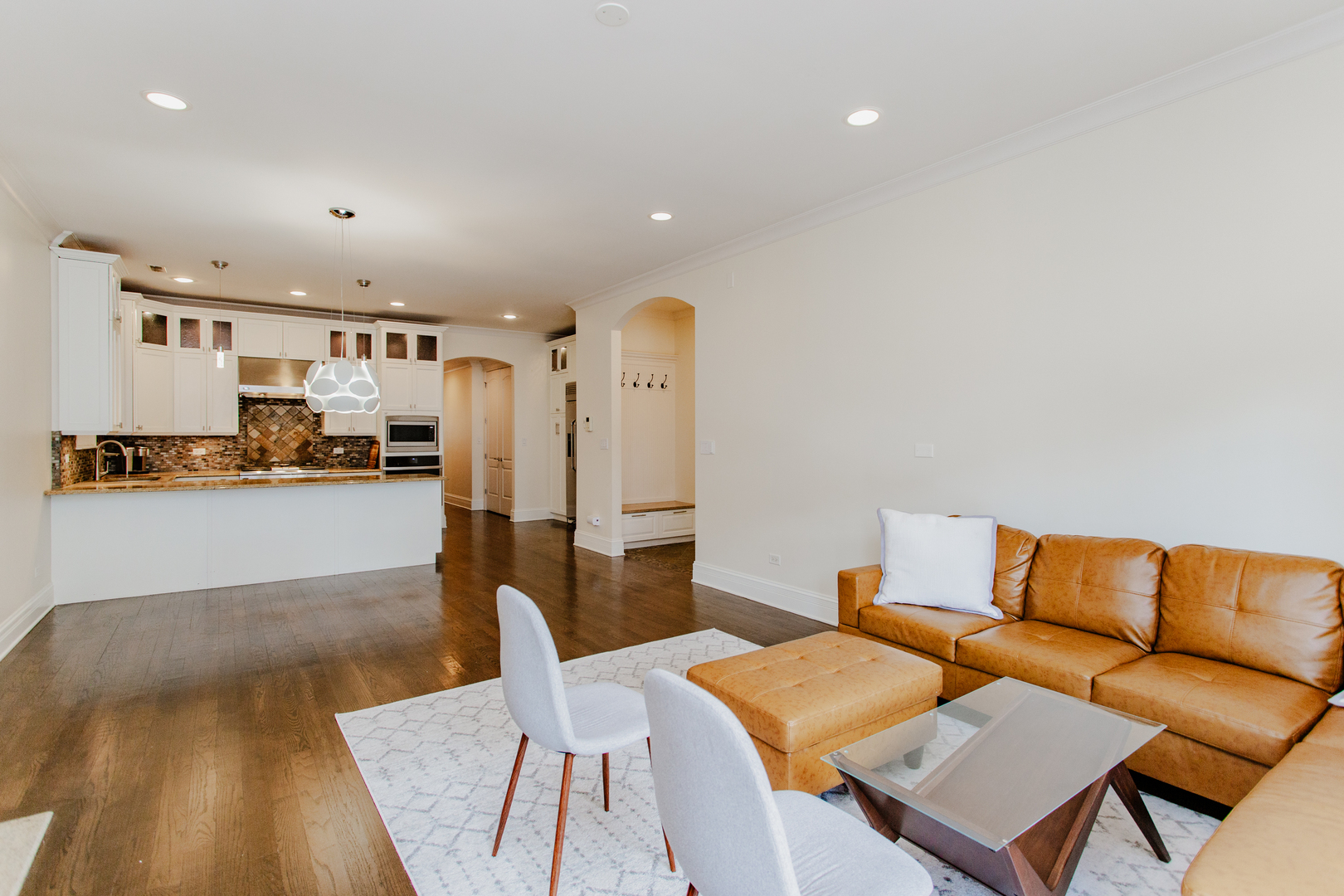 1238 West Jackson Boulevard, Unit 3W Chicago, IL 60607 - Photo 6 of 23 a living room with furniture and kitchen view