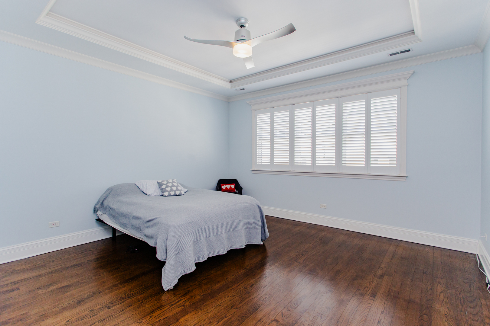 1238 West Jackson Boulevard, Unit 3W Chicago, IL 60607 - Photo 10 of 23 a room with bed and window