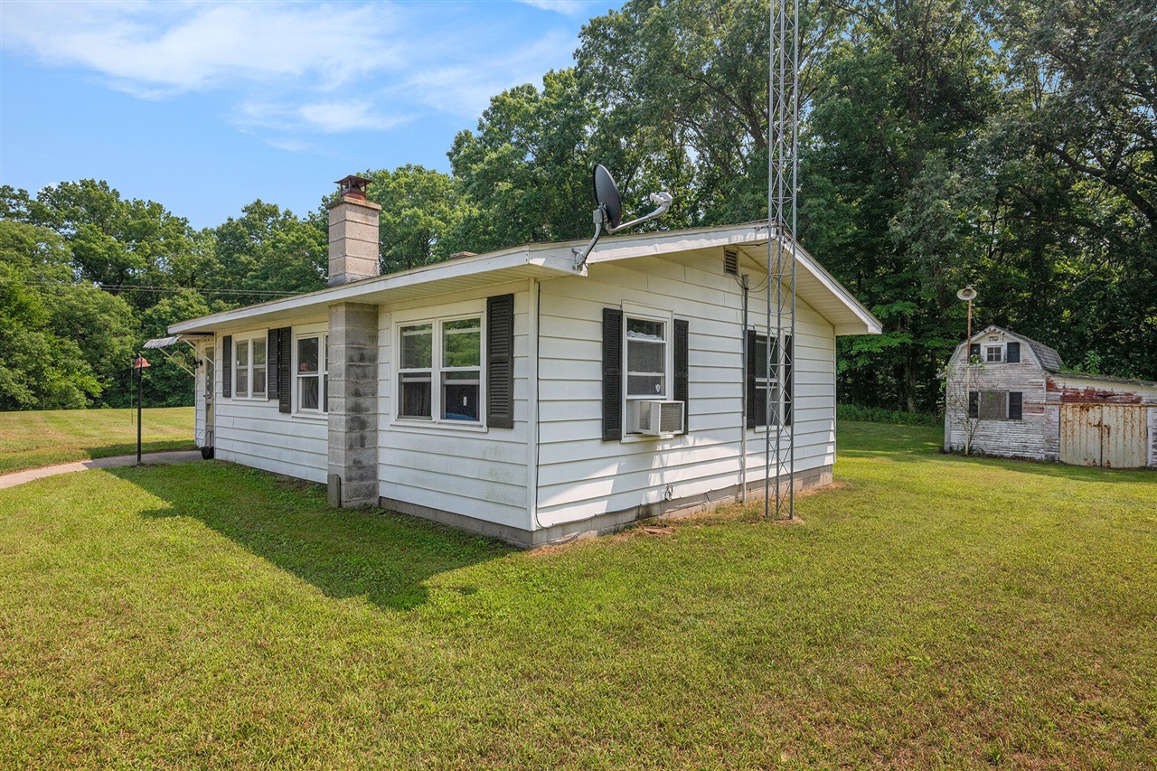 14450 Wing Road Bellevue, MI 49021 - Photo 5 of 21