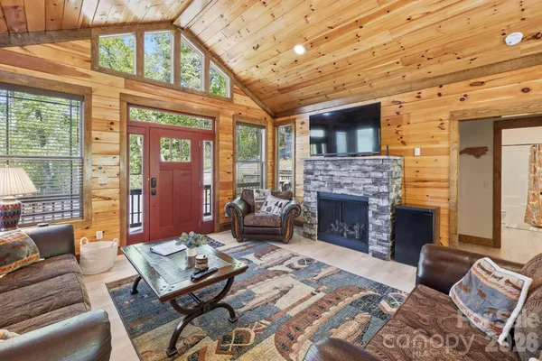 $575,000 | 131 Pierpoint Drive, Lake Lure, NC 28746