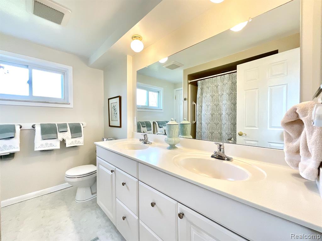 42976 Saxony Road Canton, MI 48187 - Photo 15 of 34