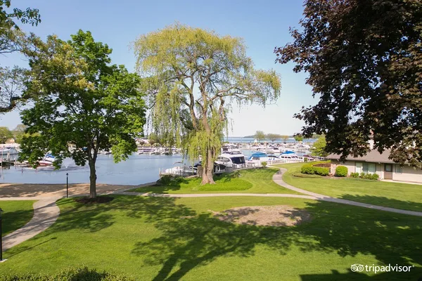 $136,000 | 269 Fontana Boulevard, Unit 2555, Fontana, WI 53125