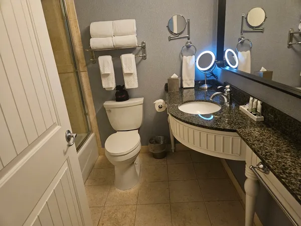 $136,000 | 269 Fontana Boulevard, Unit 2555, Fontana, WI 53125