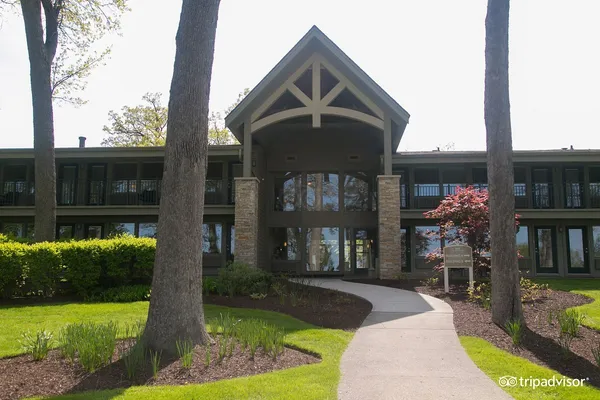 $136,000 | 269 Fontana Boulevard, Unit 2555, Fontana, WI 53125