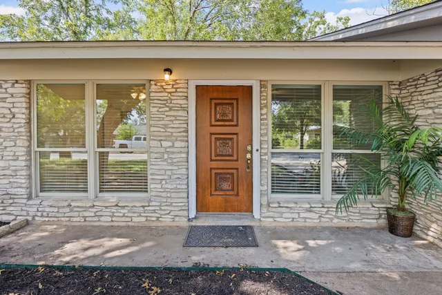 $520,000 | 3205 Whites Drive, Austin, TX 78735