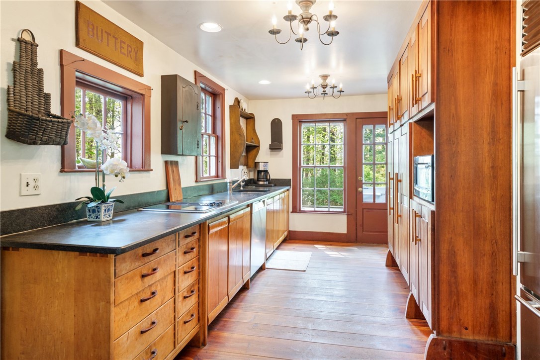 4 Torrey Road Cumberland, RI 02864 - Photo 12 of 40