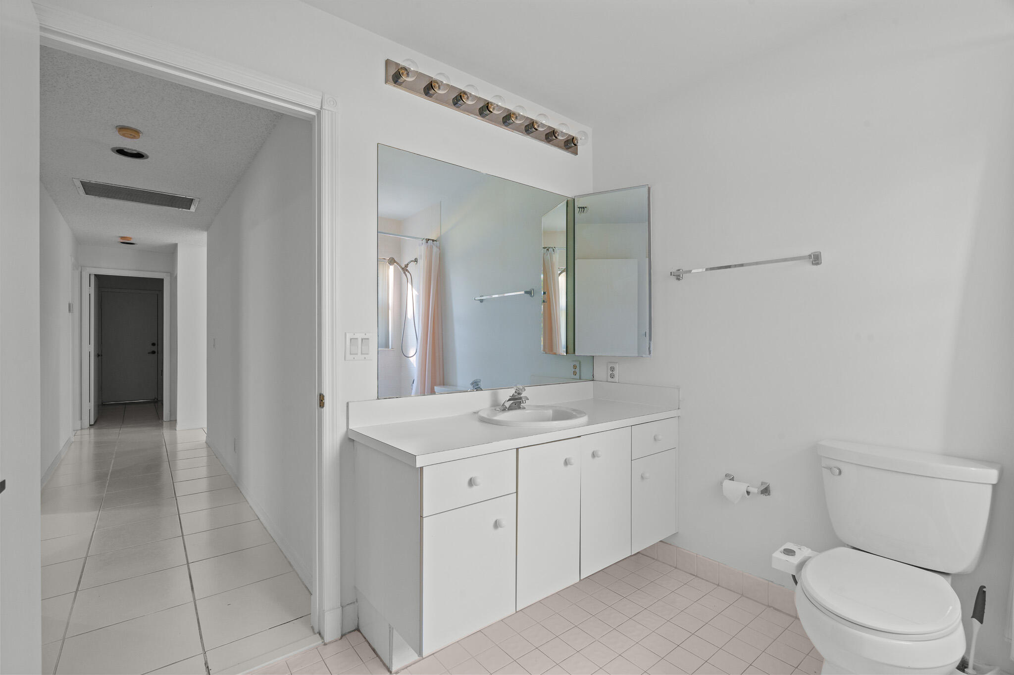 19538 Dinner Key Drive Boca Raton, FL 33498 - Photo 40 of 65 Bathroom 2 Cabana