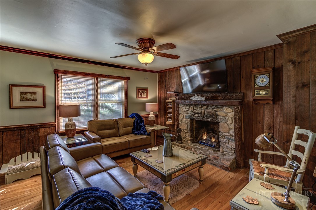 392 Old Danner Road Vilas, NC 28692 - Photo 2 of 23