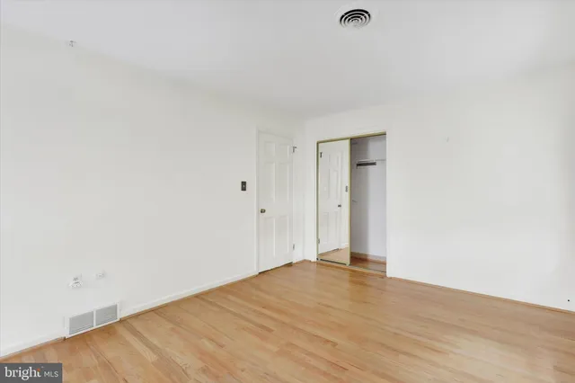 a view of a yard in front of house