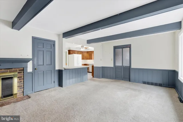 a view of an empty room with window