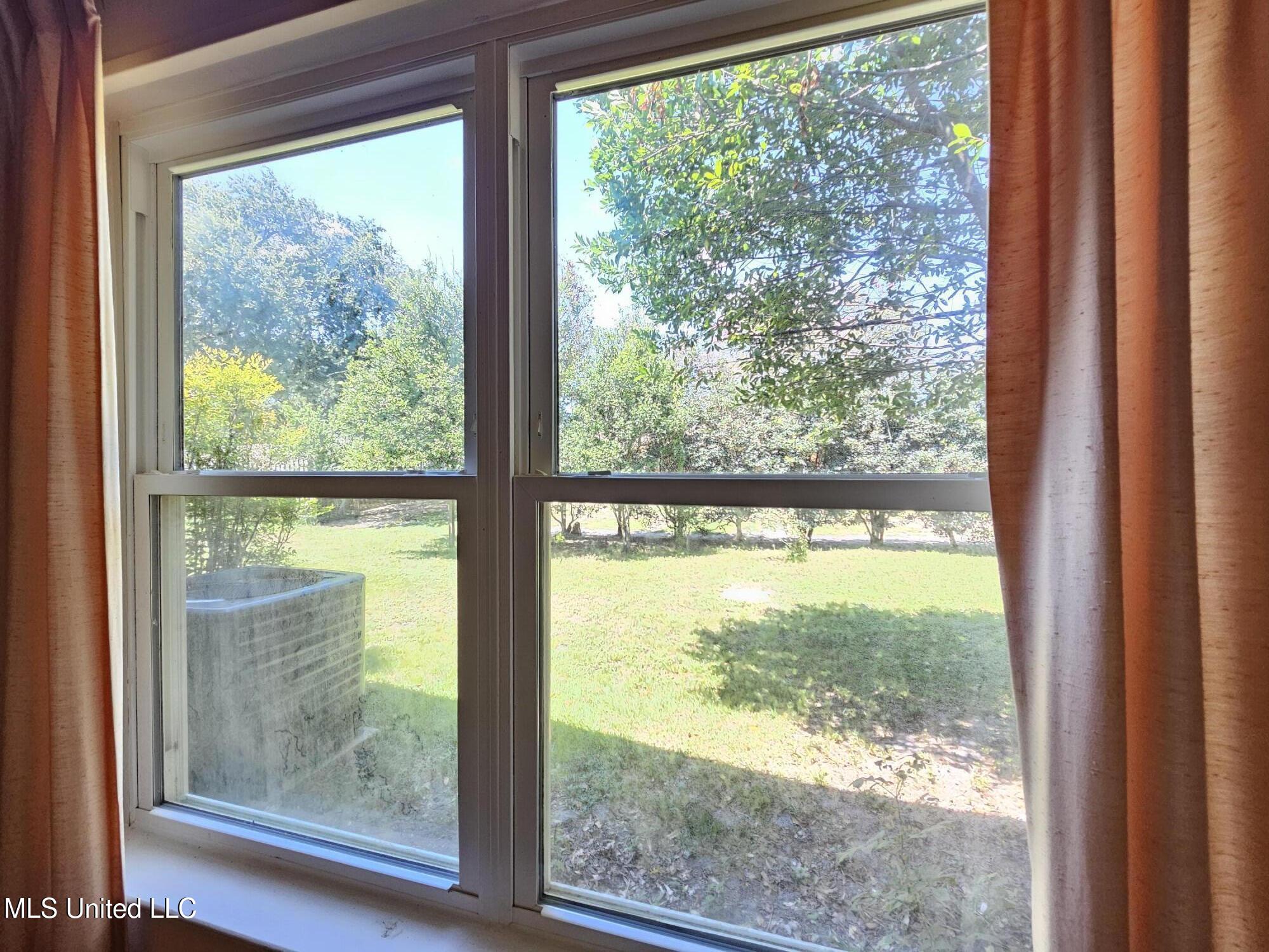 2516 Orleans Road Biloxi, MS 39531 - Photo 13 of 14 Me windows