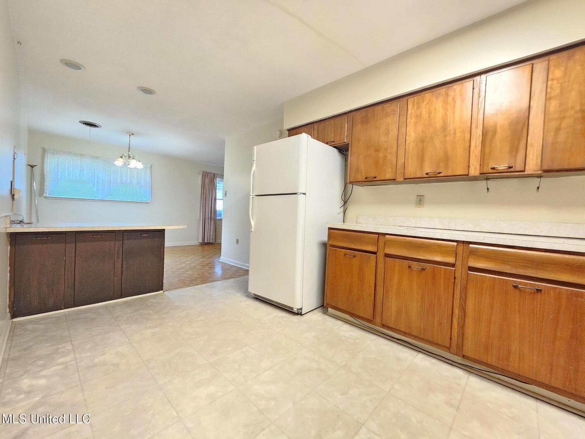 2516 Orleans Road Biloxi, MS 39531 - Photo 5 of 14 Kitchen