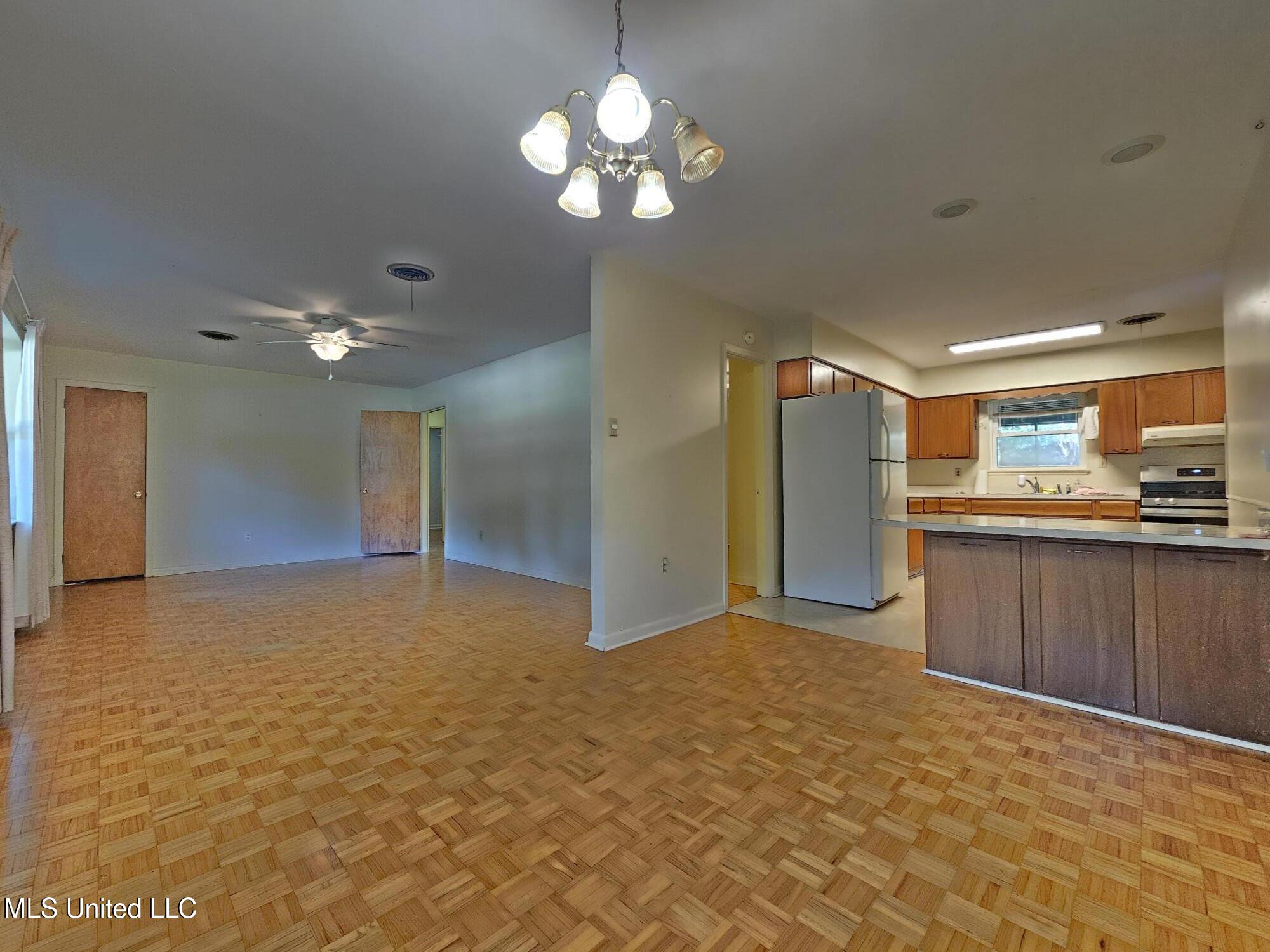 2516 Orleans Road Biloxi, MS 39531 - Photo 6 of 14 Dining room