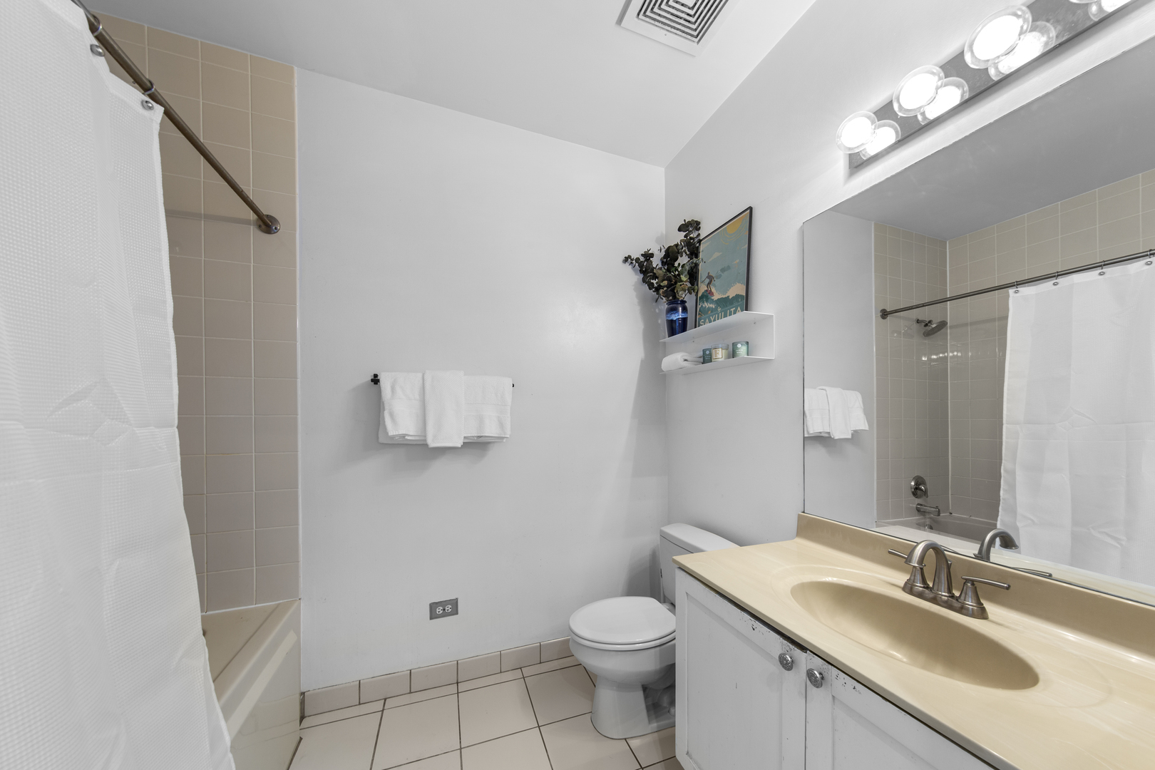 950 West Monroe Street, Unit 616 Chicago, IL 60607 - Photo 16 of 28 a bathroom with a sink toilet and shower