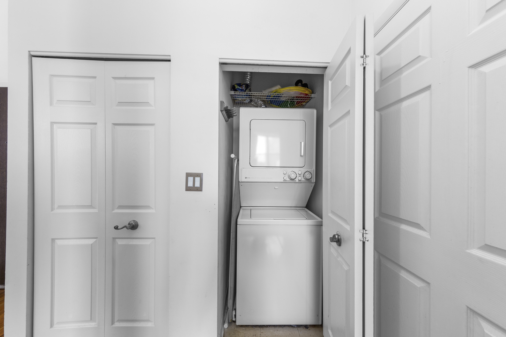 950 West Monroe Street, Unit 616 Chicago, IL 60607 - Photo 17 of 28 a bathroom with a toilet and a sink