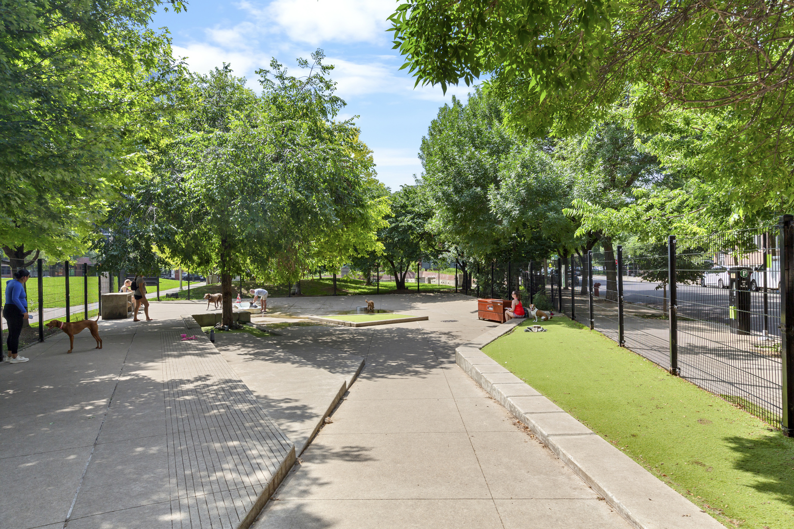 950 West Monroe Street, Unit 616 Chicago, IL 60607 - Photo 25 of 28 a view of a park with plants and trees