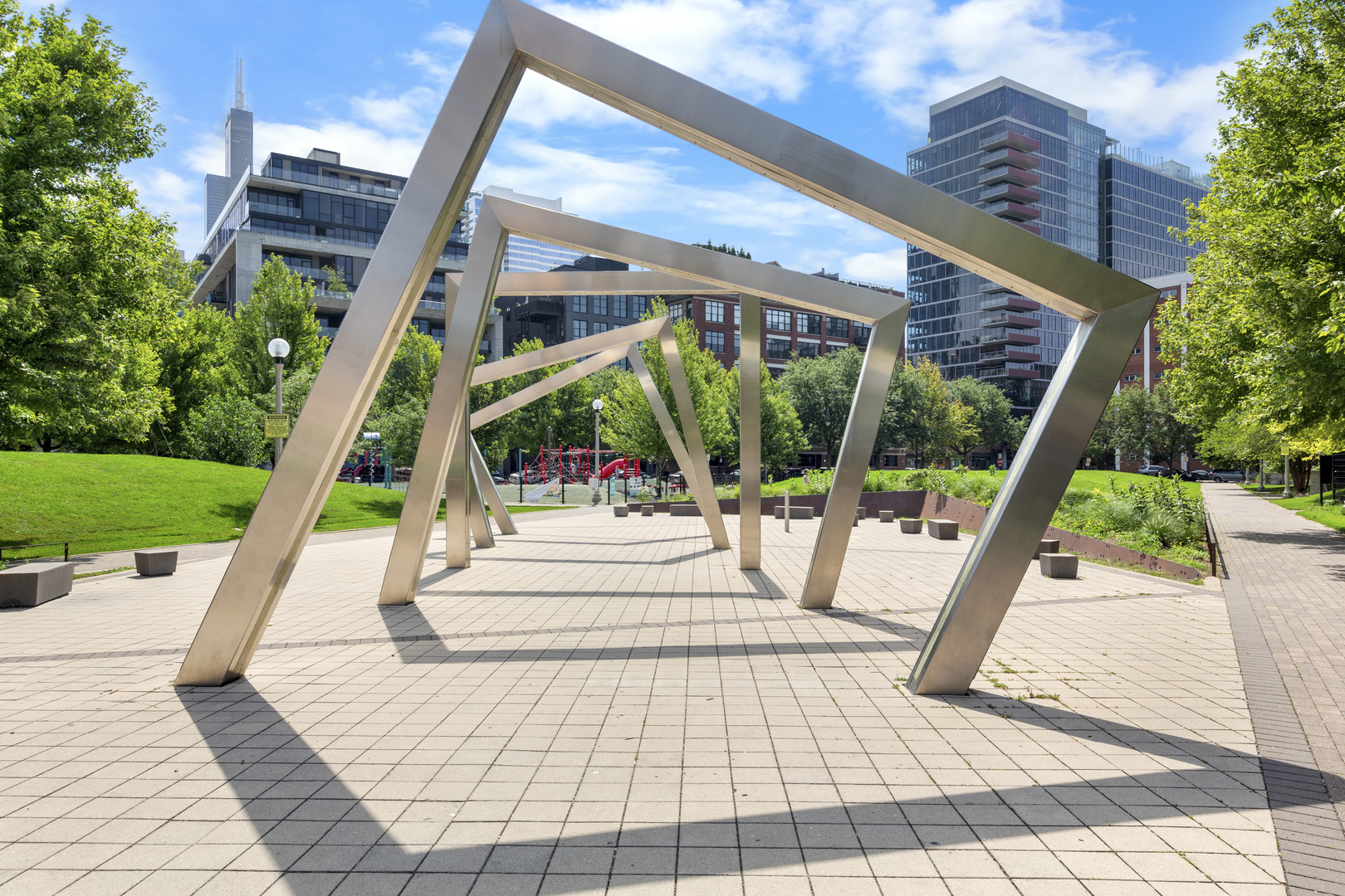 950 West Monroe Street, Unit 616 Chicago, IL 60607 - Photo 26 of 28 a view of a patio with a table and chairs