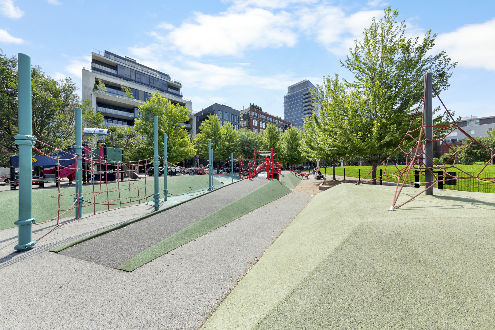 950 West Monroe Street, Unit 616 Chicago, IL 60607 - Photo 27 of 28 a view of street with tall buildings