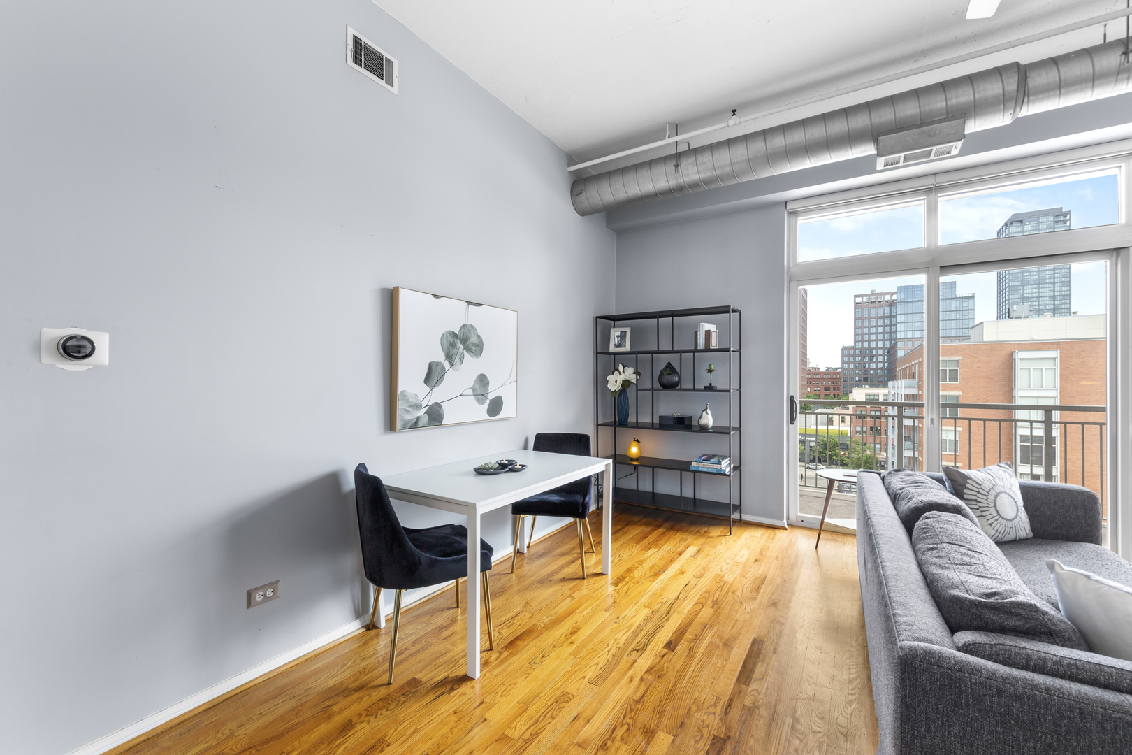 950 West Monroe Street, Unit 616 Chicago, IL 60607 - Photo 7 of 28 a living room with furniture and a book shelf