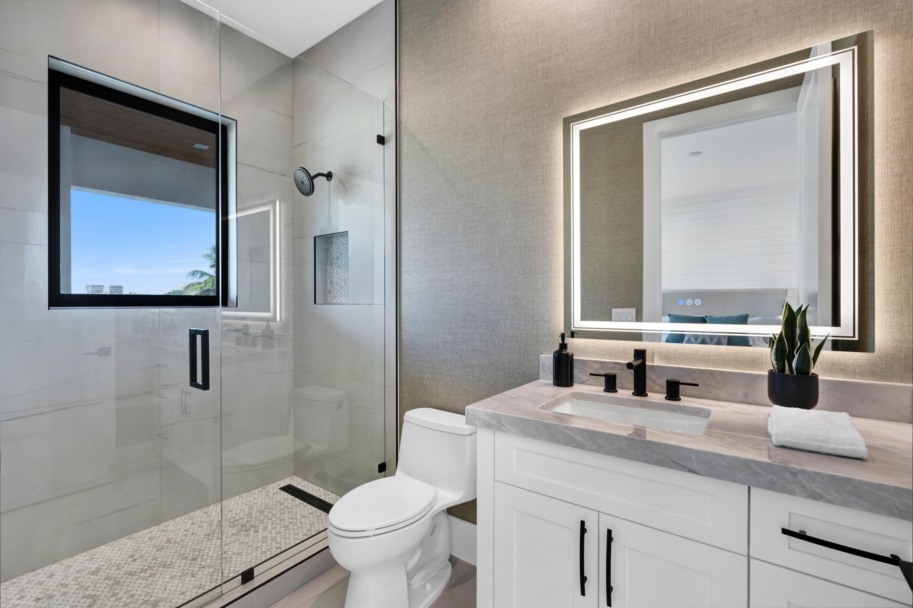 11360 Avery Road Palm Beach Gardens, FL 33410 - Photo 28 of 72 Second Floor Guest Bathroom