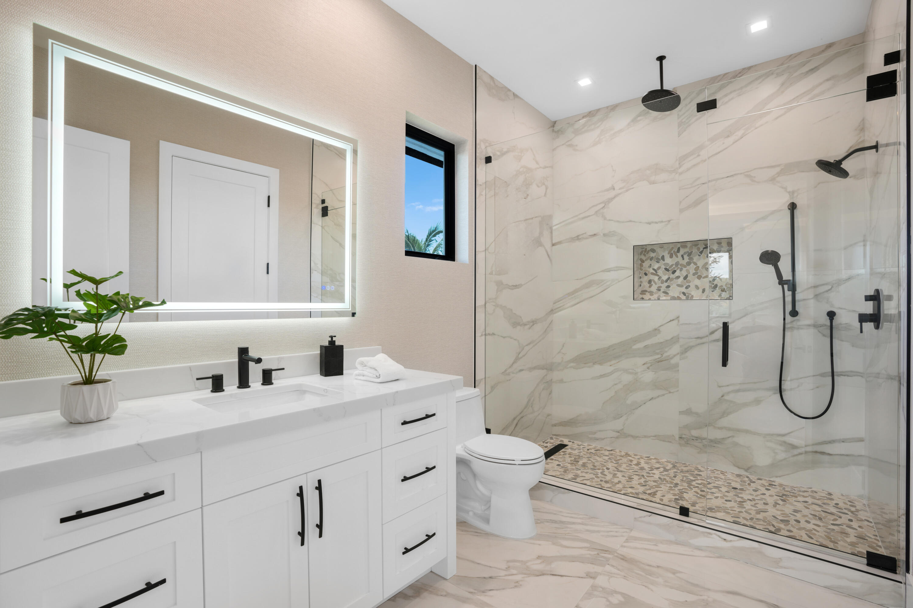 11360 Avery Road Palm Beach Gardens, FL 33410 - Photo 31 of 72 Second Floor Guest Bathroom