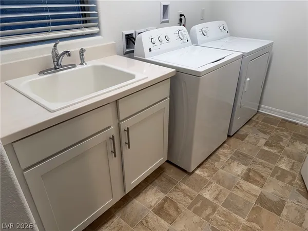 $2,995 | 7123 Moss Hl Avenue, Las Vegas, NV 89113