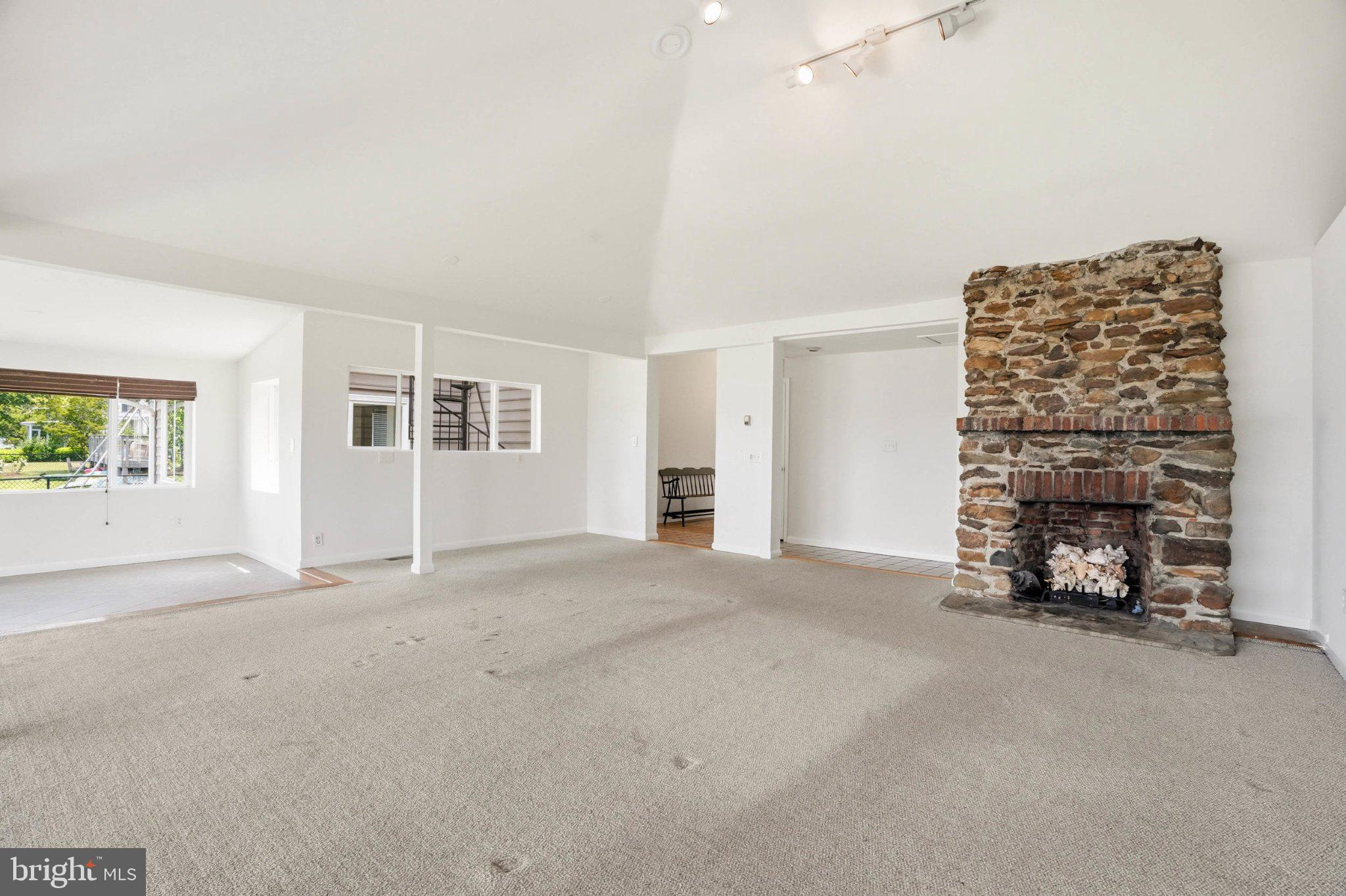 1100 River Bay Road Annapolis, MD 21409 - Photo 15 of 67 a view of an empty room with a window