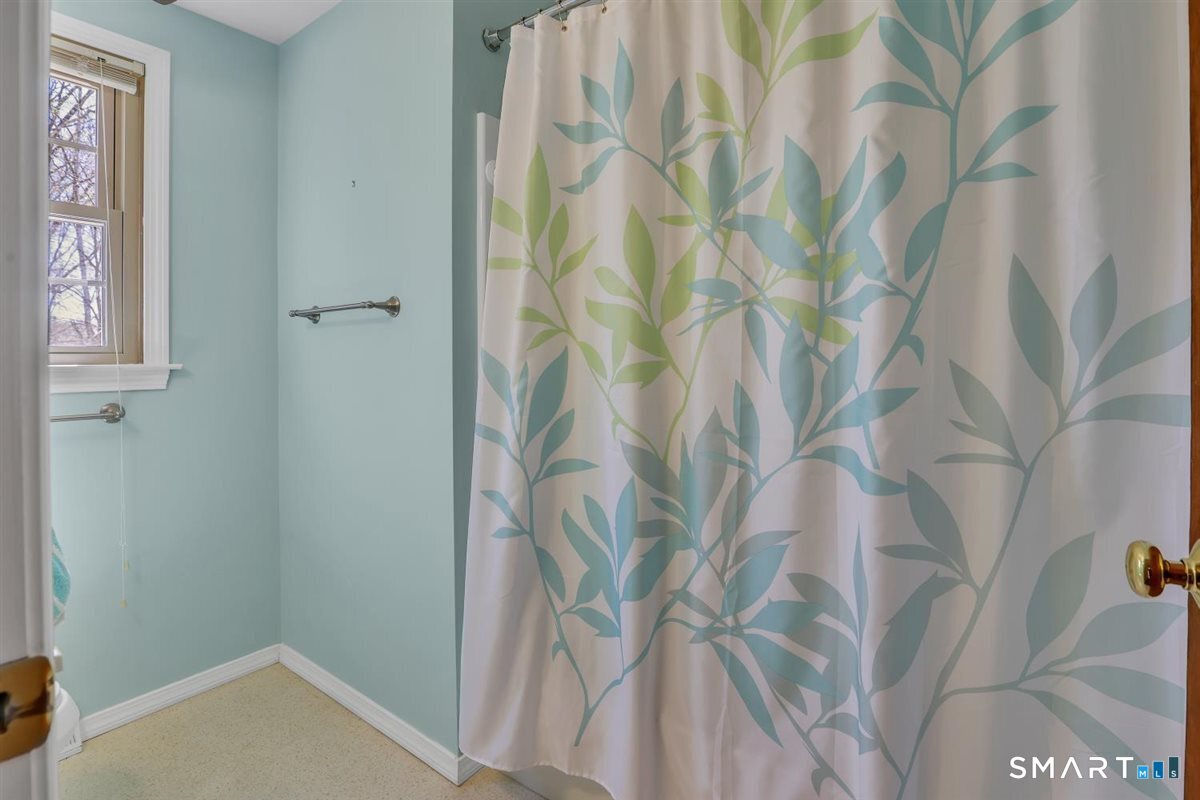 40 Wappingwood Road Ellington, CT 06029 - Photo 21 of 31 The full bath features a tub/shower and a ceiling fan.