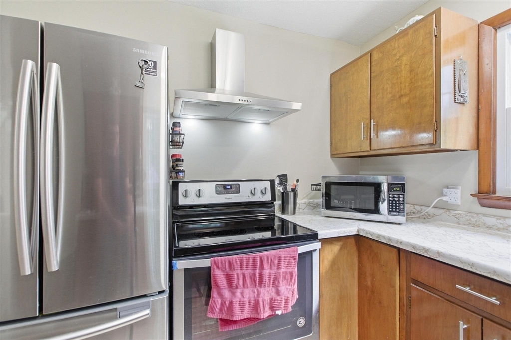 152 Lake Street Middleton, MA 01949 - Photo 9 of 33