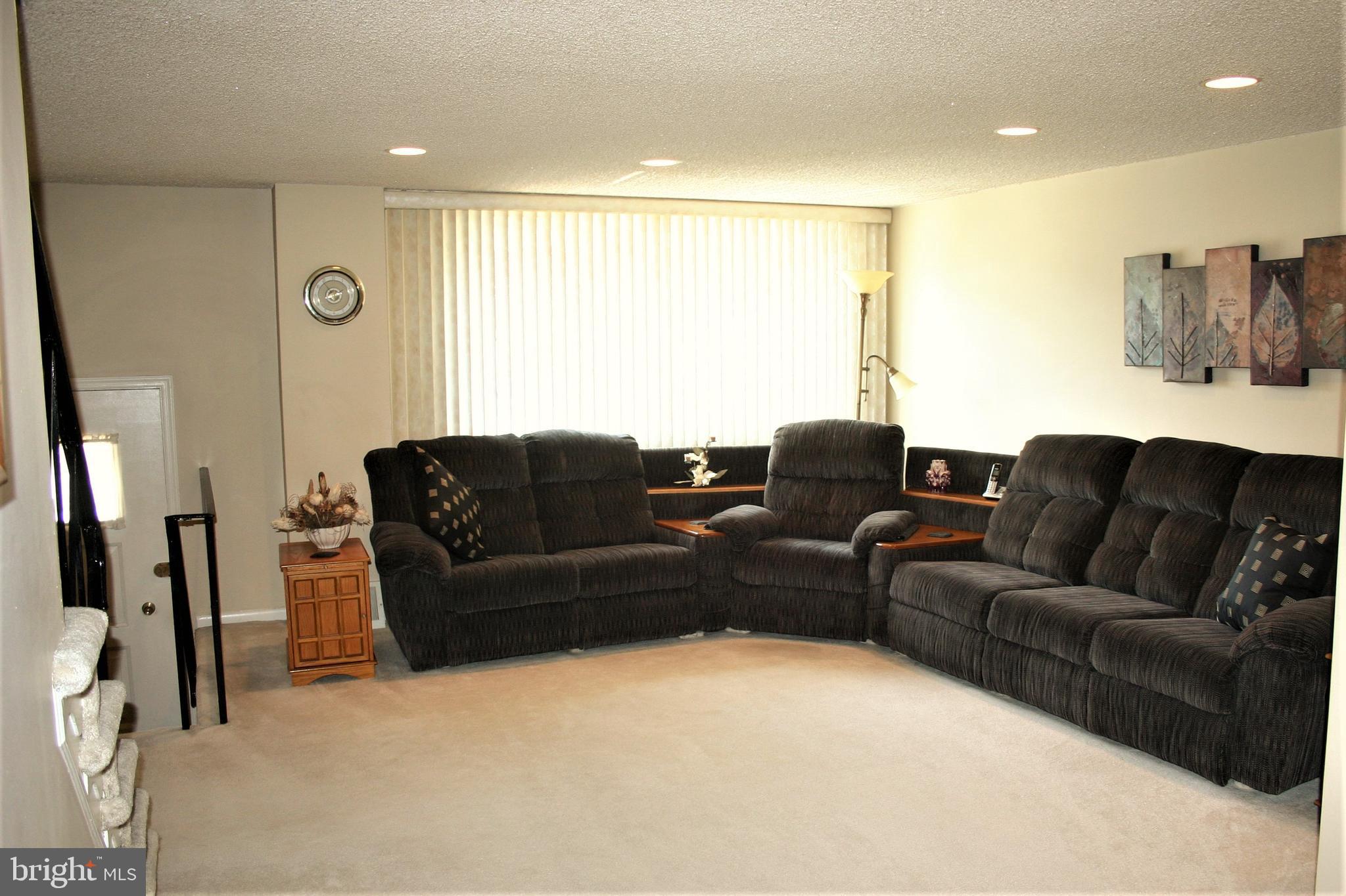 9179 Ryerson Road Philadelphia, PA 19114 - Photo 7 of 42 Living Room