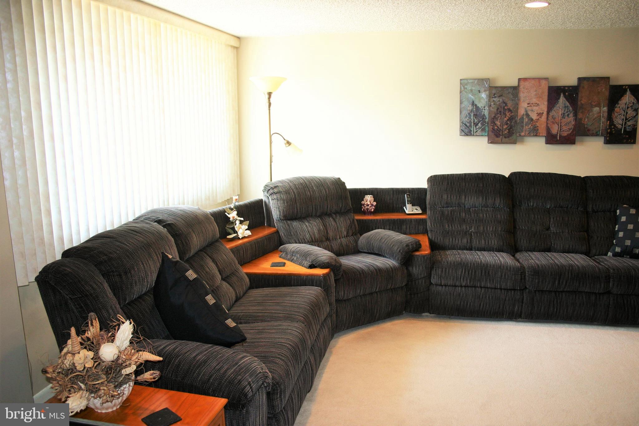 9179 Ryerson Road Philadelphia, PA 19114 - Photo 8 of 42 Living Room