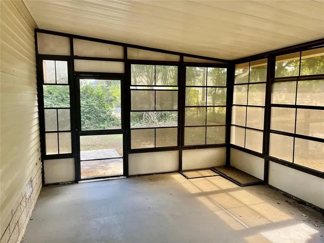 a view of empty room with window