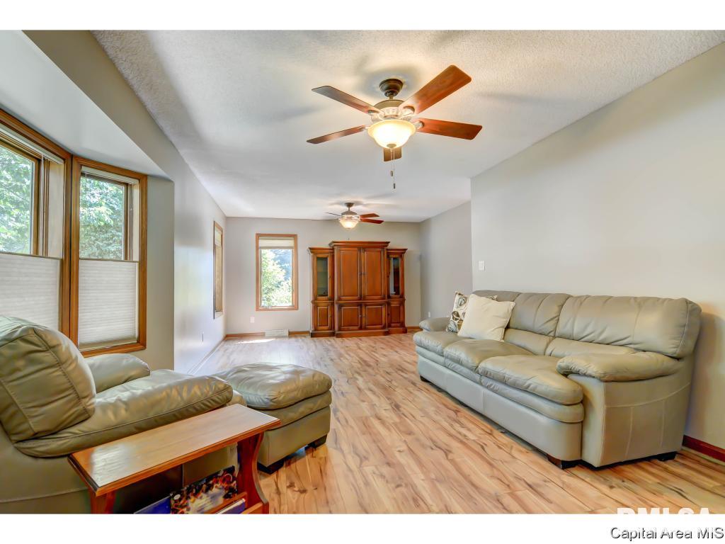 1088 Memory Lane Springfield, IL 62707 - Photo 6 of 27 Gallery Image 6