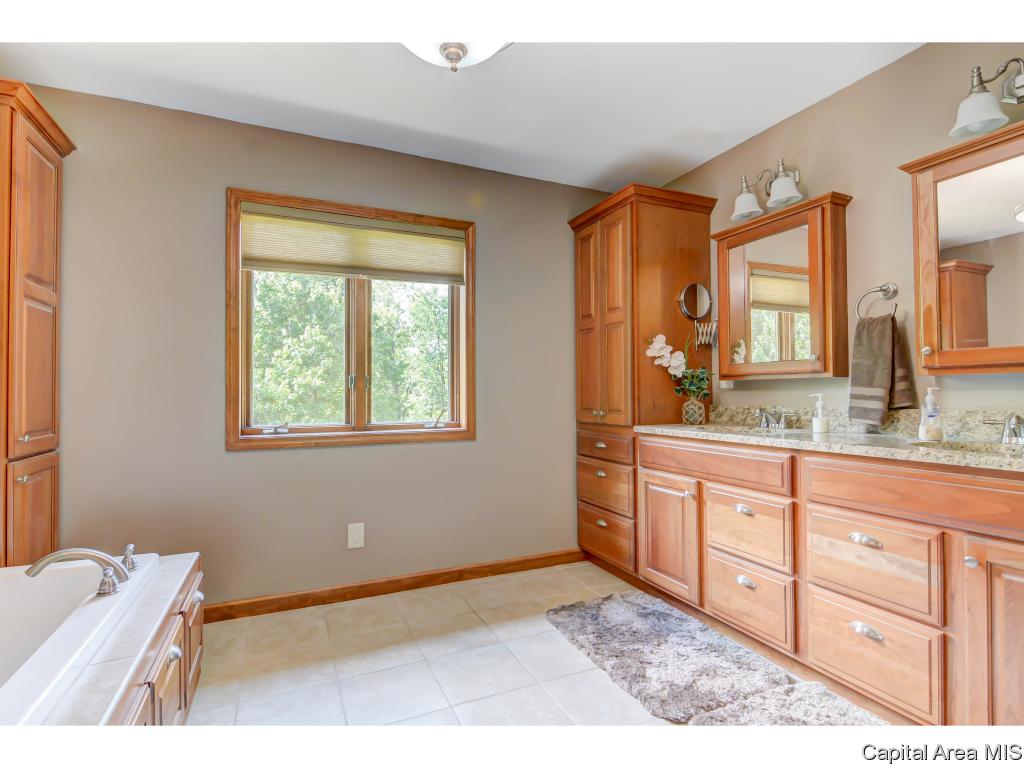 1088 Memory Lane Springfield, IL 62707 - Photo 8 of 27 Gallery Image 8