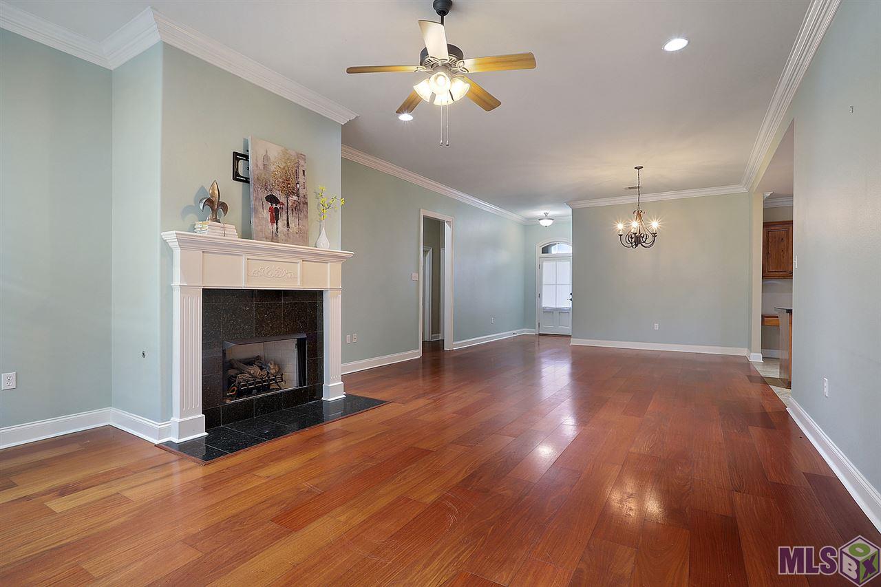 7022 Buttonbush Drive Baton Rouge, LA 70817 - Photo 3 of 20 Family room toward dining